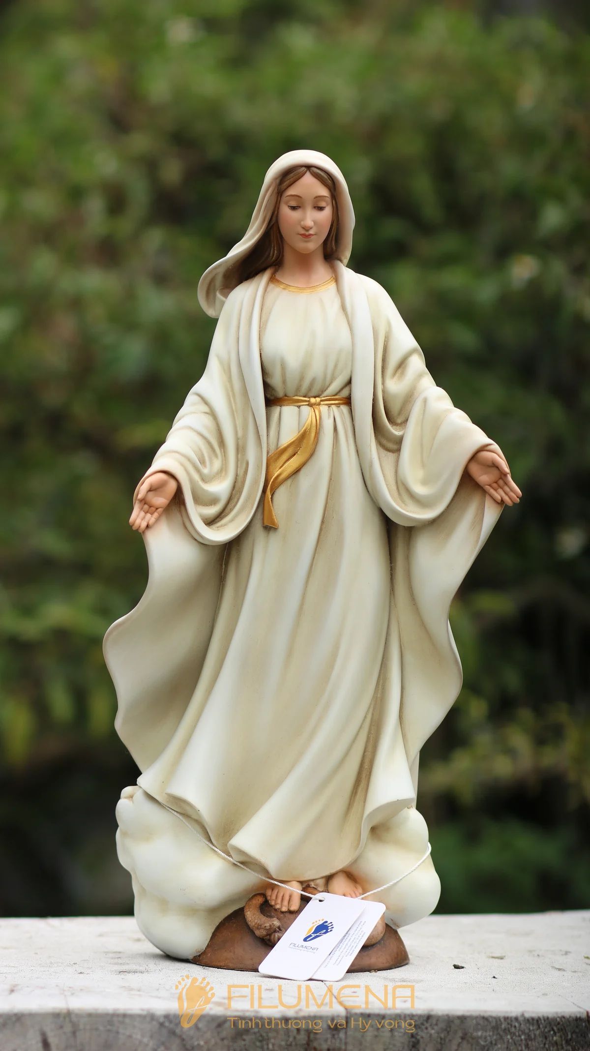 Những mẫu tượng gọn, sáng và dễ đặt thường rất phù hợp với căn hộ chung cư