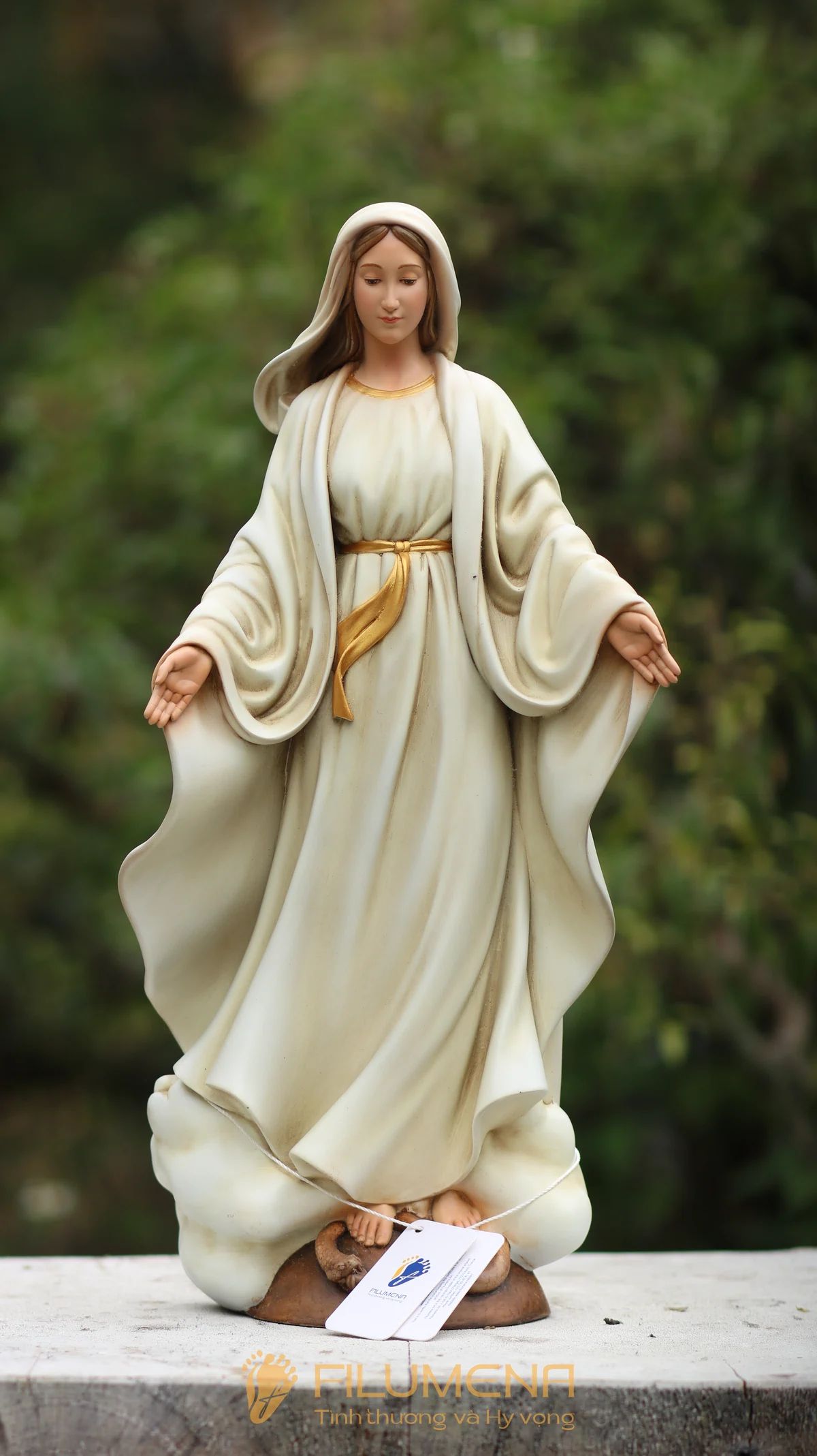 Những mẫu tượng gọn, sáng và dễ đặt thường rất phù hợp với căn hộ chung cư