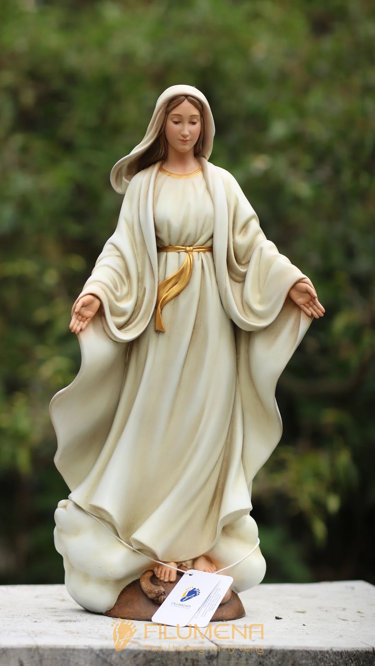 Những mẫu tượng gọn, sáng và dễ đặt thường rất phù hợp với căn hộ chung cư