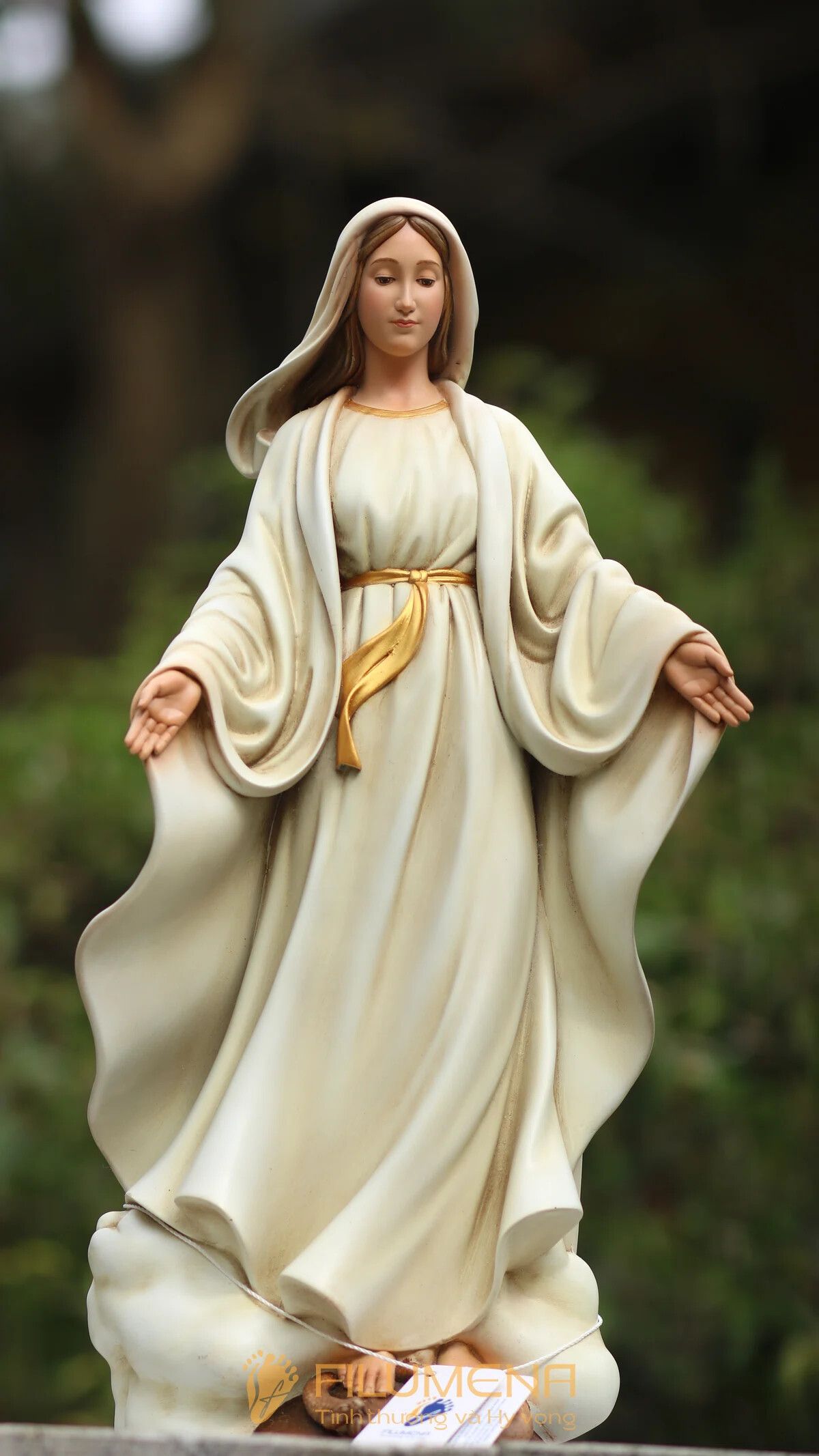 Tượng Đức Mẹ tại Phát Diệm. Tượng Công giáo Filumena là tượng của Tình thương và Hy vọng. Bản quyền các tác phẩm tượng Công giáo thuộc về Filumena Art, Cộng hòa Pháp. Filumena sáng tác và sản xuất nhiều mẫu tượng Công giáo khác như Bàn thờ Chúa và gia tiên, Bàn thờ Công giáo, Bàn thờ Công giáo, Tượng Đức Mẹ để xe ô tô, Tượng Đức Mẹ để xe hơi