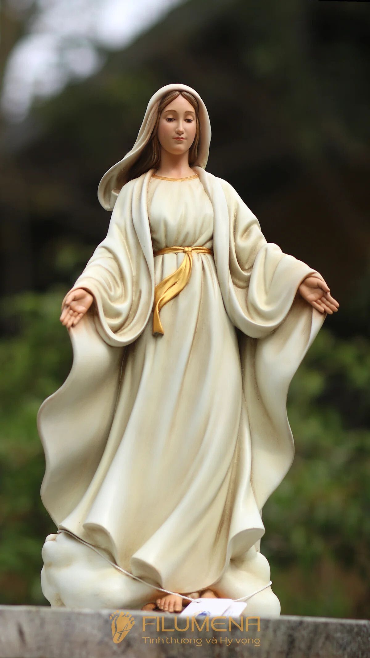Tượng Đức Mẹ tại Phát Diệm. Tượng Công giáo Filumena là tượng của Tình thương và Hy vọng. Bản quyền các tác phẩm tượng Công giáo thuộc về Filumena Art, Cộng hòa Pháp. Filumena sáng tác và sản xuất nhiều mẫu tượng Công giáo khác như Bàn thờ Chúa và gia tiên, Bàn thờ Công giáo, Bàn thờ Công giáo, Tượng Đức Mẹ để xe ô tô, Tượng Đức Mẹ để xe hơi