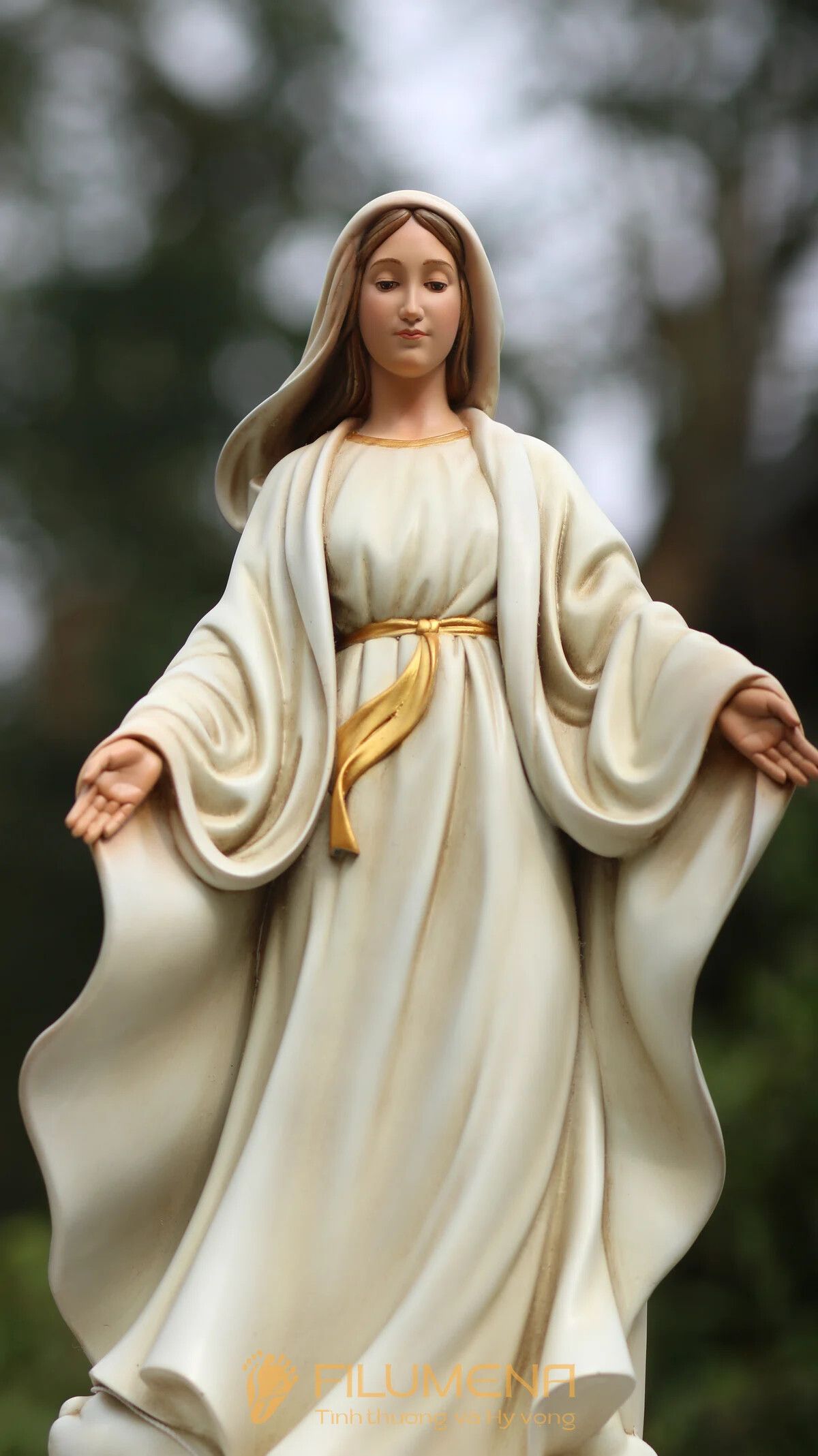 Tượng Đức Mẹ tại Phát Diệm. Tượng Công giáo Filumena là tượng của Tình thương và Hy vọng. Bản quyền các tác phẩm tượng Công giáo thuộc về Filumena Art, Cộng hòa Pháp. Filumena sáng tác và sản xuất nhiều mẫu tượng Công giáo khác như Bàn thờ Chúa và gia tiên, Bàn thờ Công giáo, Bàn thờ Công giáo, Tượng Đức Mẹ để xe ô tô, Tượng Đức Mẹ để xe hơi