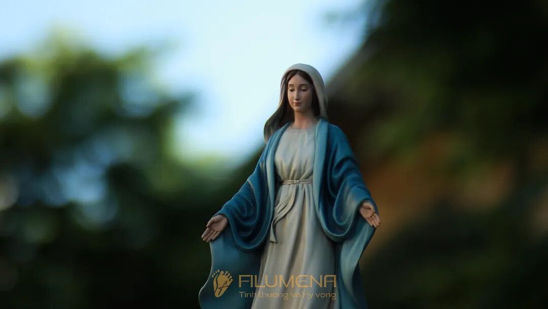 Tượng Đức Mẹ Ban Ơn tại TP. Hồ Chí Minh. Tượng Công giáo Filumena là tượng của Tình thương và Hy vọng. Bản quyền các tác phẩm tượng Công giáo thuộc về Filumena Art, Cộng hòa Pháp. Filumena sáng tác và sản xuất nhiều mẫu tượng Công giáo khác như Tượng Đức Mẹ, Tượng Đức Mẹ Fatima, Tượng Đức Mẹ Ban Ơn, Tượng Chúa, Tượng Chúa Giê-su