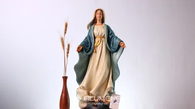Các góc nhìn của tượng Đức Mẹ Ban Ơn 50 cm giúp người đọc hình dung độ hiện diện của cỡ lớn trước khi so sánh với kích thước 40 cm