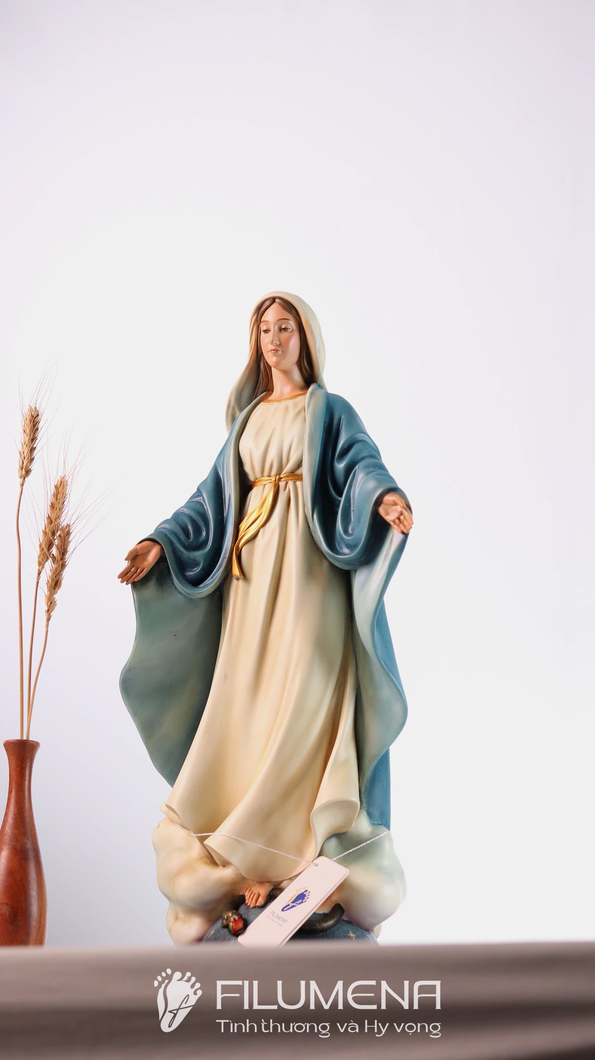 Tượng Đức Mẹ Ban Ơn là món quà tặng Công giáo ý nghĩa, dịu hiền và phù hợp cho gia đình, người thân hay những dịp đặc biệt