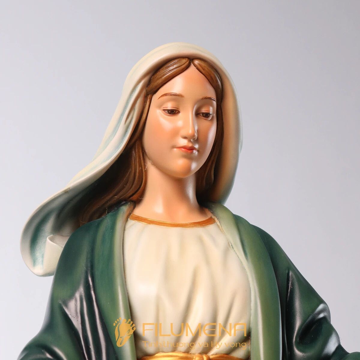 Tượng Đức Mẹ tại Phát Diệm. Tượng Công giáo Filumena là tượng của Tình thương và Hy vọng. Bản quyền các tác phẩm tượng Công giáo thuộc về Filumena Art, Cộng hòa Pháp. Filumena sáng tác và sản xuất nhiều mẫu tượng Công giáo khác như Bàn thờ Chúa và gia tiên, Bàn thờ Công giáo, Bàn thờ Công giáo, Tượng Đức Mẹ để xe ô tô, Tượng Đức Mẹ để xe hơi