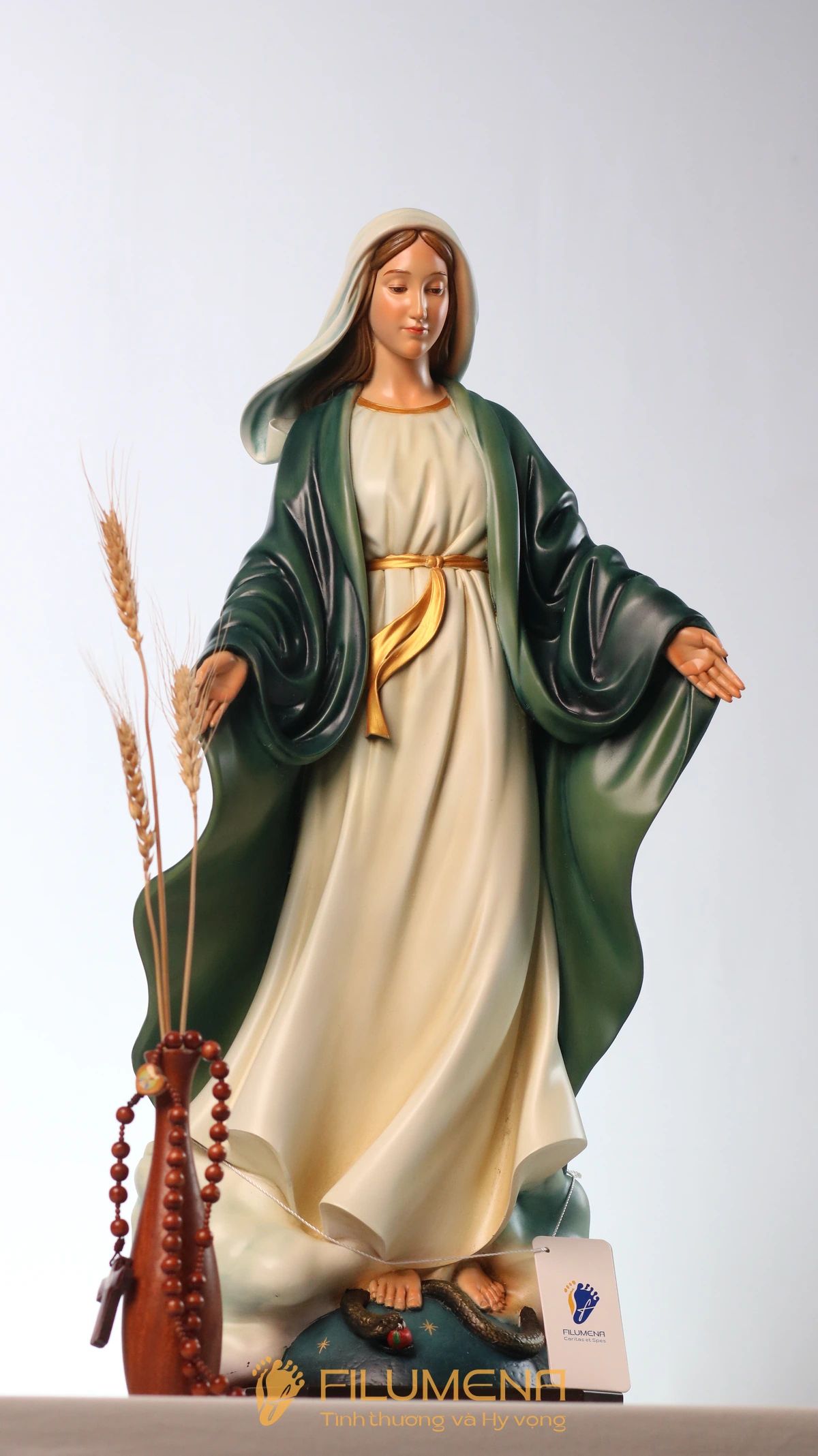 Tượng Đức Mẹ Ban Ơn tại Thanh Hóa. Tượng Công giáo Filumena là tượng của Tình thương và Hy vọng. Bản quyền các tác phẩm tượng Công giáo thuộc về Filumena Art, Cộng hòa Pháp. Filumena sáng tác và sản xuất nhiều mẫu tượng Công giáo khác như Tượng Chúa hài đồng, Tượng Đức Mẹ La Vang, Bàn thờ Chúa, Bàn thờ Chúa - tượng Công giáo Filumena, Bàn thờ Chúa và gia tiên