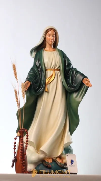 Mẫu Tượng Mẹ Maria nhìn gần để đánh giá nét mặt và phần đế