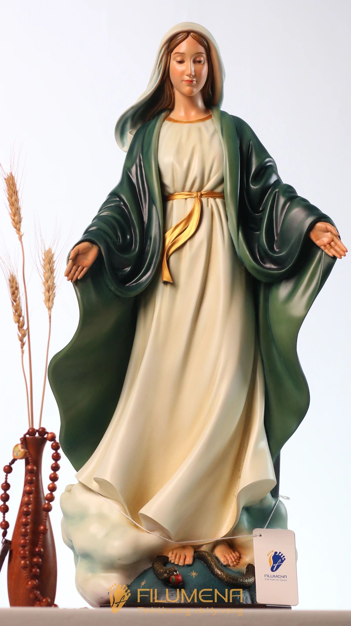 Tượng Đức Mẹ Ban Ơn tại Thanh Hóa. Tượng Công giáo Filumena là tượng của Tình thương và Hy vọng. Bản quyền các tác phẩm tượng Công giáo thuộc về Filumena Art, Cộng hòa Pháp. Filumena sáng tác và sản xuất nhiều mẫu tượng Công giáo khác như Tượng Chúa hài đồng, Tượng Đức Mẹ La Vang, Bàn thờ Chúa, Bàn thờ Chúa - tượng Công giáo Filumena, Bàn thờ Chúa và gia tiên