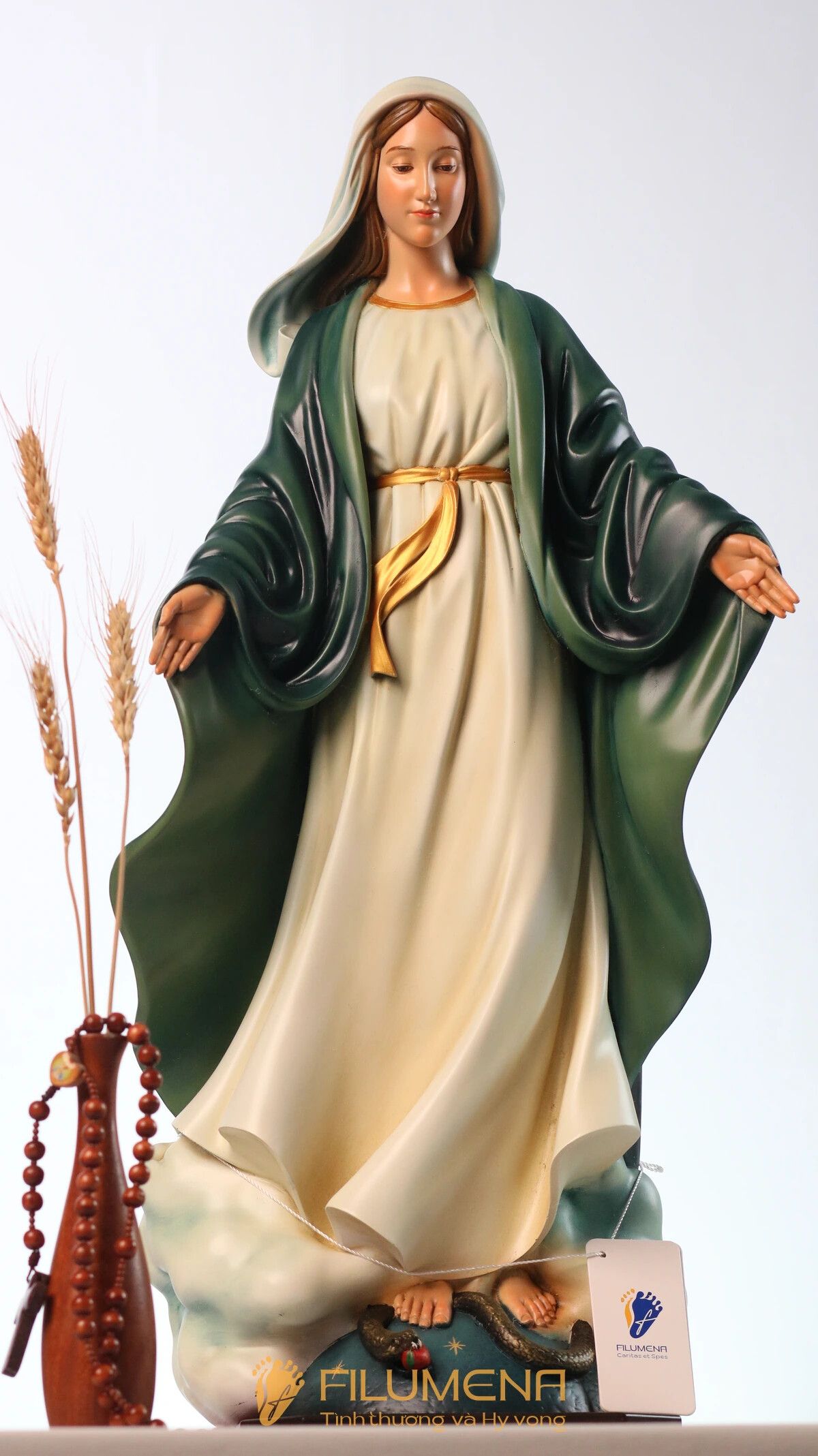Tượng Đức Mẹ tại Hoa Kỳ. Tượng Công giáo Filumena là tượng của Tình thương và Hy vọng. Bản quyền các tác phẩm tượng Công giáo thuộc về Filumena Art, Cộng hòa Pháp. Filumena sáng tác và sản xuất nhiều mẫu tượng Công giáo khác như Bàn thờ Chúa và gia tiên, Bàn thờ Công giáo, Bàn thờ Công giáo, Tượng Đức Mẹ để xe ô tô, Tượng Đức Mẹ để xe hơi