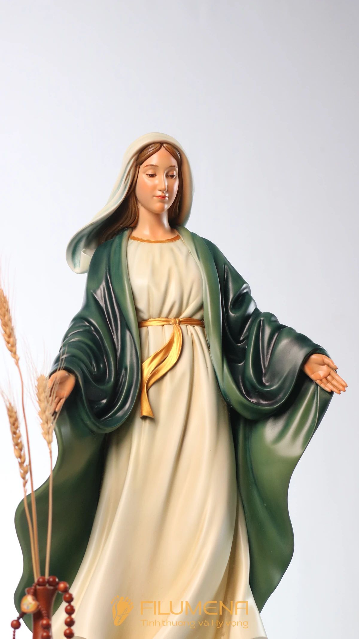 Tượng Đức Mẹ Ban Ơn tại Thanh Hóa. Tượng Công giáo Filumena là tượng của Tình thương và Hy vọng. Bản quyền các tác phẩm tượng Công giáo thuộc về Filumena Art, Cộng hòa Pháp. Filumena sáng tác và sản xuất nhiều mẫu tượng Công giáo khác như Tượng Chúa hài đồng, Tượng Đức Mẹ La Vang, Bàn thờ Chúa, Bàn thờ Chúa - tượng Công giáo Filumena, Bàn thờ Chúa và gia tiên