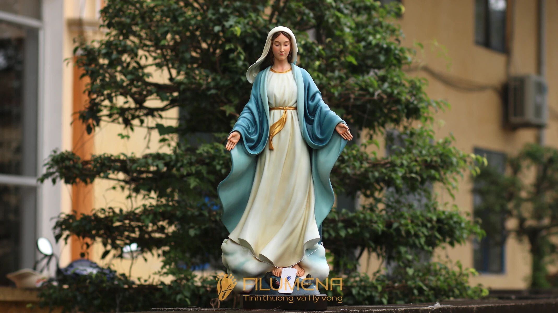 Tượng Đức Mẹ Ban Ơn cao 80 cm màu xanh nước biển