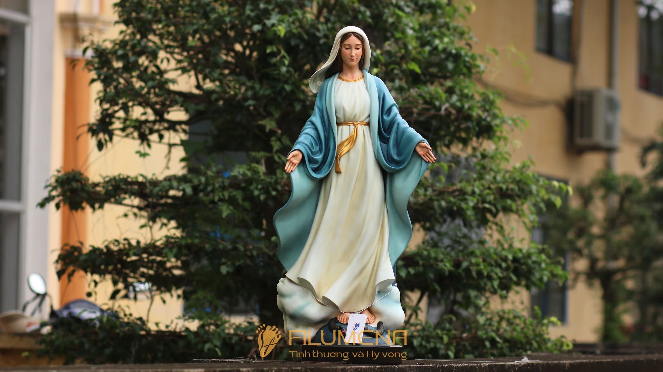 Tượng Đức Mẹ Ban Ơn cao 80 cm màu xanh nước biển