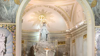 hành hương viếng Đức Mẹ ban ơn tại Paris