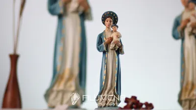 Tượng Công giáo của Filumena được chụp thêm để người mua xem rõ chi tiết
