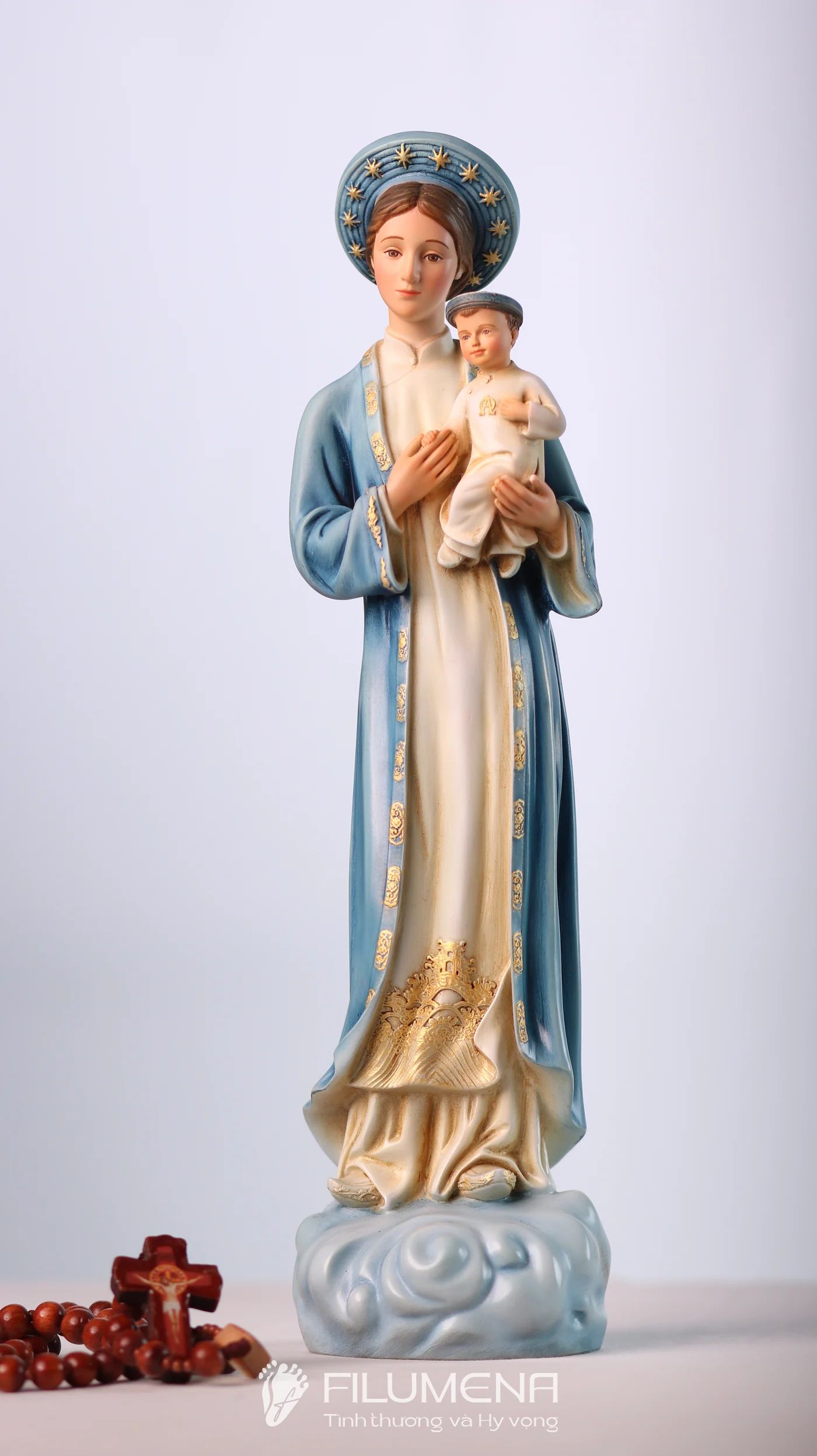 Tượng Đức Mẹ La Vang tại Úc. Tượng Công giáo Filumena là tượng của Tình thương và Hy vọng. Bản quyền các tác phẩm tượng Công giáo thuộc về Filumena Art, Cộng hòa Pháp. Filumena sáng tác và sản xuất nhiều mẫu tượng Công giáo khác như Tượng Đức Mẹ để xe ô tô, Tượng Đức Mẹ để xe hơi, Tượng Mẹ Maria, Tượng Đức Mẹ, Tượng Đức Mẹ Lộ Đức