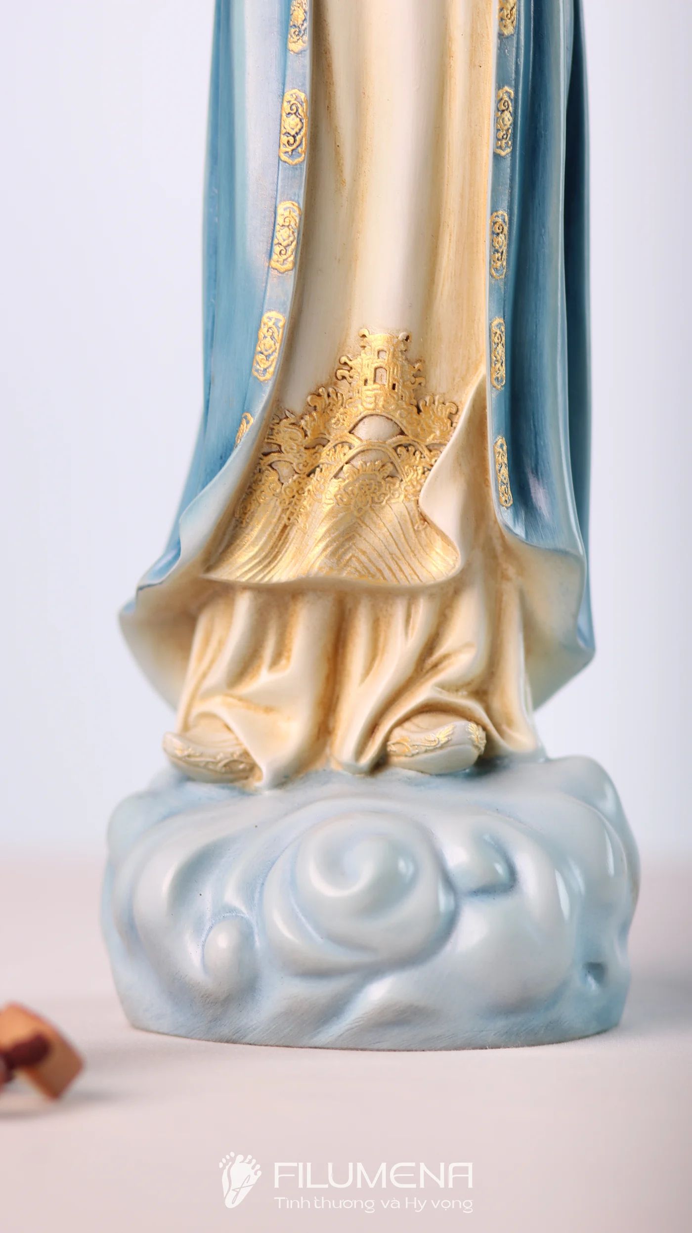 Tượng Đức Mẹ La Vang tại Úc. Tượng Công giáo Filumena là tượng của Tình thương và Hy vọng. Bản quyền các tác phẩm tượng Công giáo thuộc về Filumena Art, Cộng hòa Pháp. Filumena sáng tác và sản xuất nhiều mẫu tượng Công giáo khác như Tượng Đức Mẹ để xe ô tô, Tượng Đức Mẹ để xe hơi, Tượng Mẹ Maria, Tượng Đức Mẹ, Tượng Đức Mẹ Lộ Đức