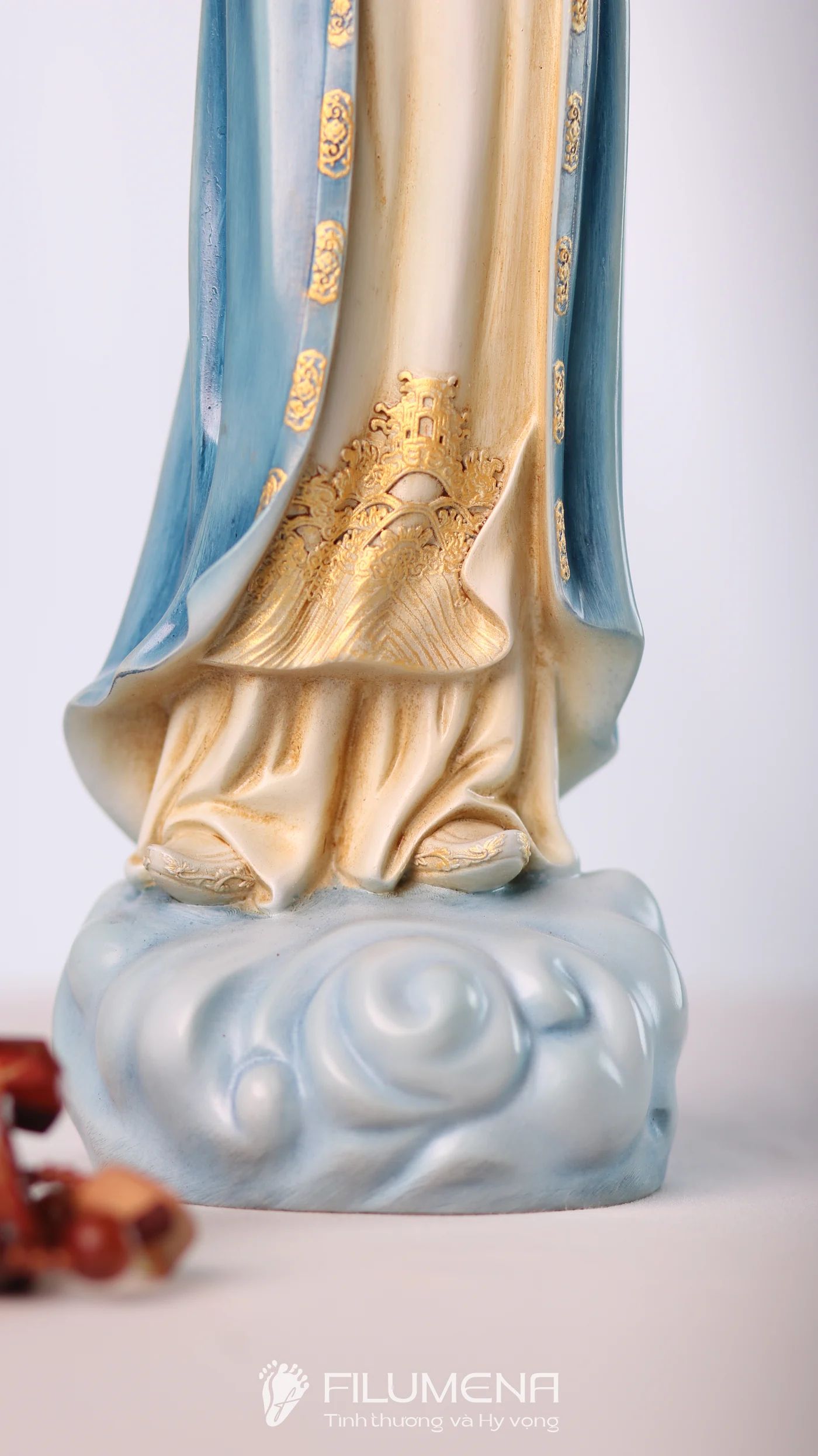 Tượng Đức Mẹ La Vang tại Úc. Tượng Công giáo Filumena là tượng của Tình thương và Hy vọng. Bản quyền các tác phẩm tượng Công giáo thuộc về Filumena Art, Cộng hòa Pháp. Filumena sáng tác và sản xuất nhiều mẫu tượng Công giáo khác như Tượng Đức Mẹ để xe ô tô, Tượng Đức Mẹ để xe hơi, Tượng Mẹ Maria, Tượng Đức Mẹ, Tượng Đức Mẹ Lộ Đức