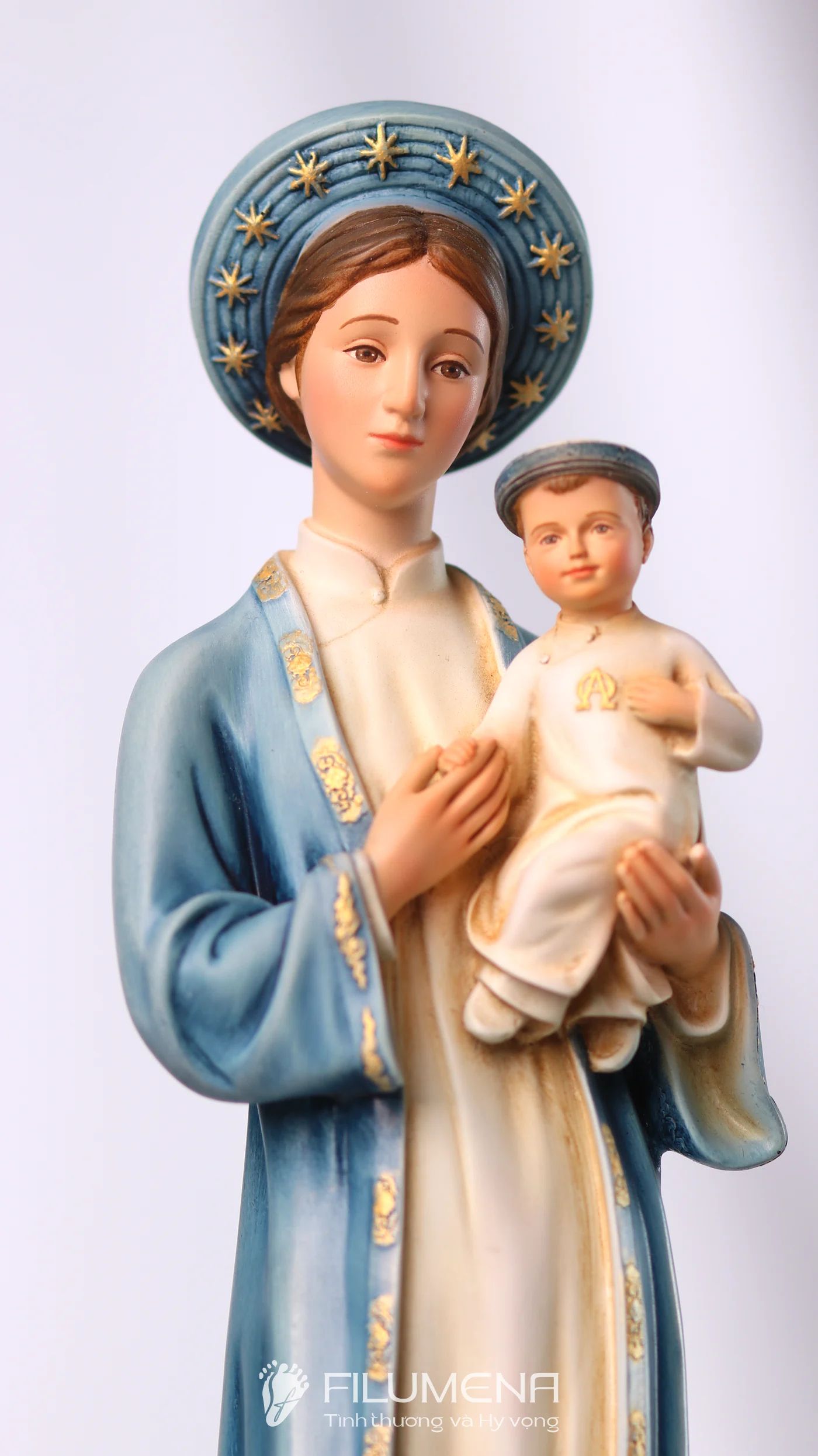 Tượng Đức Mẹ La Vang tại Nhà sách Dòng Chúa Cứu Thế. Tượng Công giáo Filumena là tượng của Tình thương và Hy vọng. Bản quyền các tác phẩm tượng Công giáo thuộc về Filumena Art, Cộng hòa Pháp. Filumena sáng tác và sản xuất nhiều mẫu tượng Công giáo khác như Tượng Đức Mẹ để xe ô tô, Tượng Đức Mẹ để xe hơi, Tượng Mẹ Maria, Tượng Đức Mẹ, Tượng Đức Mẹ Lộ Đức