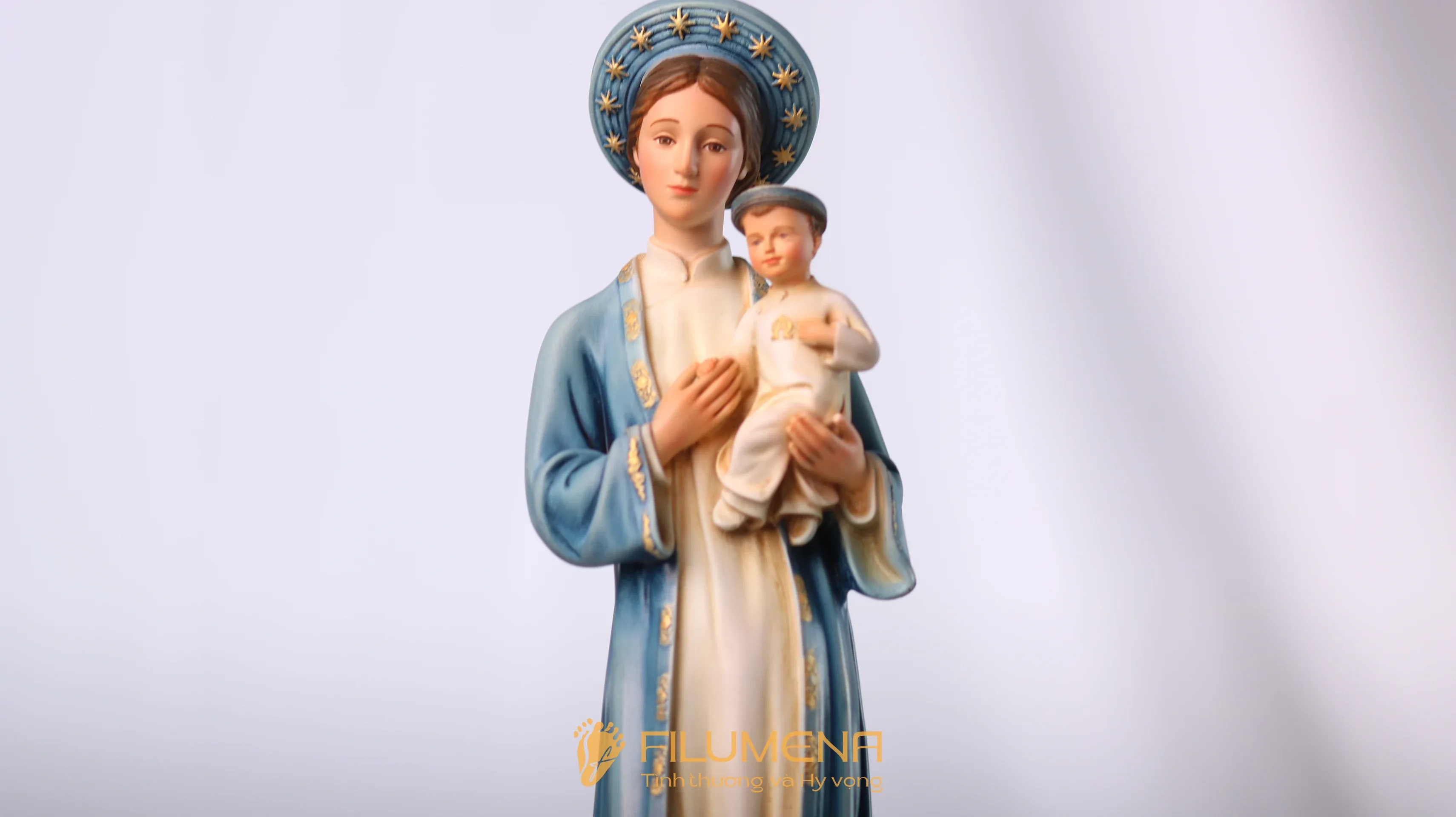 Tượng Đức Mẹ La Vang tại Úc. Tượng Công Giáo Filumena được sáng tác bởi các nghệ sĩ Filumena. Mỗi tác phẩm đều là đóng góp của quý vị cho các việc bác ái. Tượng làm bằng chất liệu bột đá tự nhiên và resin, có đủ các kích thước từ 15, 20 cm tới 1m và lớn hơn nữa.