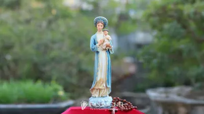 Mẫu Tượng Đức Mẹ nhìn gần để đánh giá nét mặt và phần đế