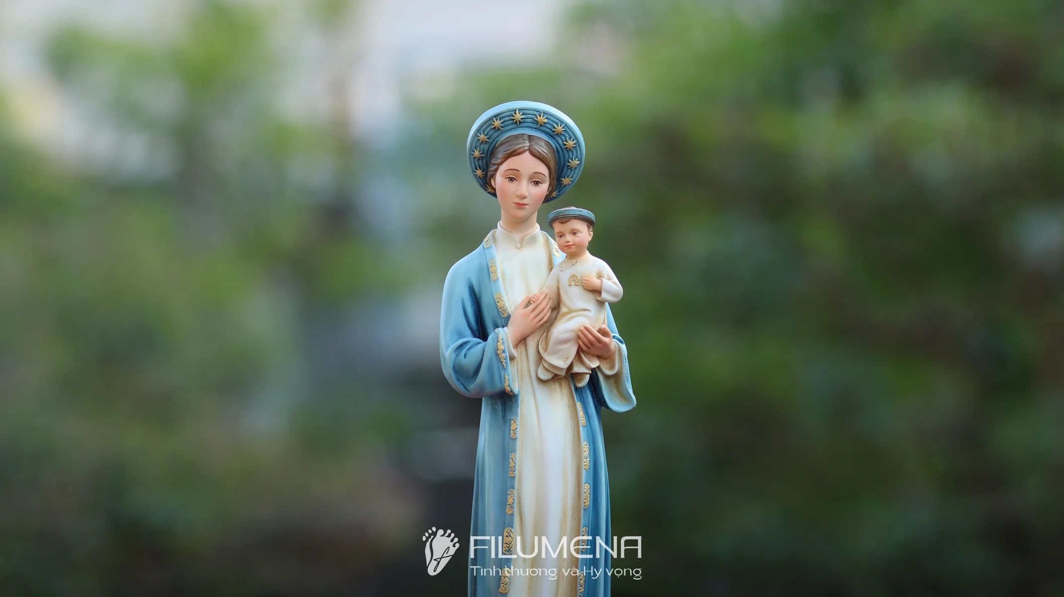 Bàn thờ Chúa phòng khách tại Đền thánh Martino Hố Nai. Tượng Công giáo Filumena là tượng của Tình thương và Hy vọng. Bản quyền các tác phẩm tượng Công giáo thuộc về Filumena Art, Cộng hòa Pháp. Filumena sáng tác và sản xuất nhiều mẫu tượng Công giáo khác như Tượng công giáo đẹp, Tượng công giáo mini, Tượng Chúa Giê-su, Tượng Chúa, Tượng Đức Mẹ Ban Ơn