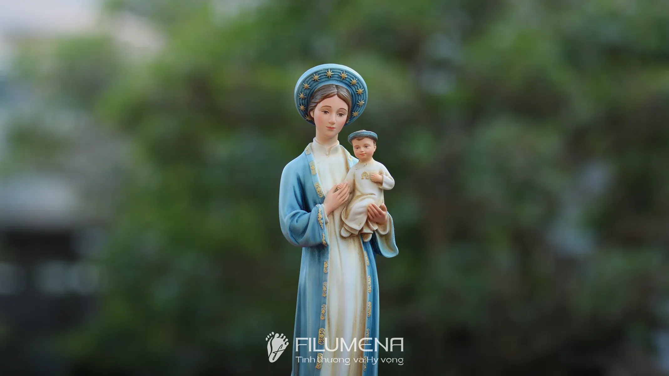 Tượng Đức Mẹ tại Hà Nội. Tượng Công Giáo Filumena được sáng tác bởi các nghệ sĩ Filumena. Mỗi tác phẩm đều là đóng góp của quý vị cho các việc bác ái. Tượng làm bằng chất liệu bột đá tự nhiên và resin, có đủ các kích thước từ 15, 20 cm tới 1m và lớn hơn nữa.