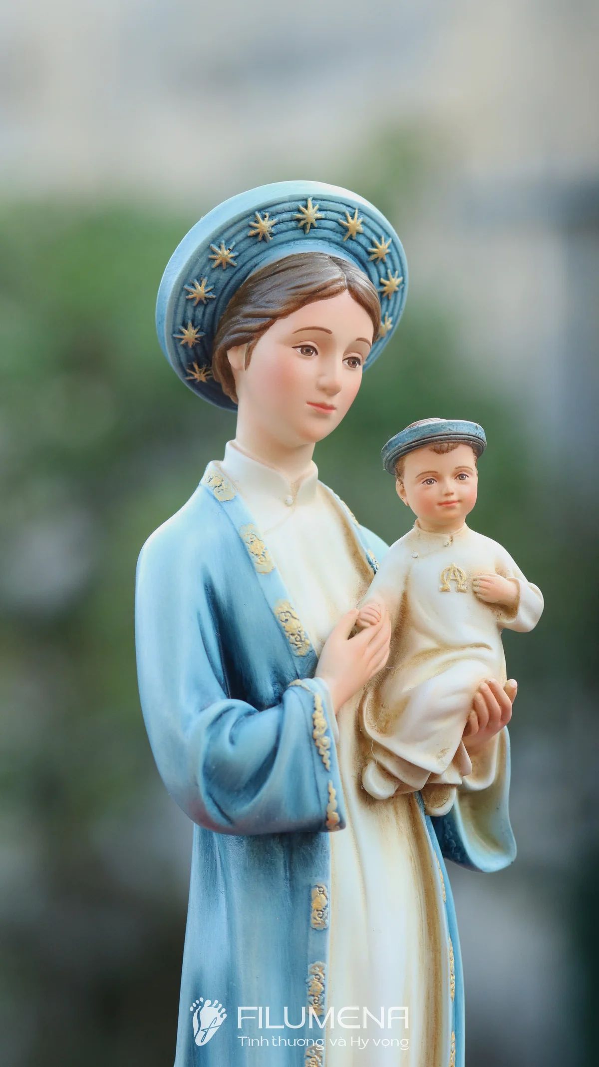 Bàn thờ Chúa tại Thanh Hóa. Tượng Công giáo Filumena là tượng của Tình thương và Hy vọng. Bản quyền các tác phẩm tượng Công giáo thuộc về Filumena Art, Cộng hòa Pháp. Filumena sáng tác và sản xuất nhiều mẫu tượng Công giáo khác như Bàn thờ Công giáo, Bàn thờ Chúa và gia tiên, Tượng Đức Mẹ La Vang, Tượng Chúa hài đồng, Tượng Giáng sinh mini