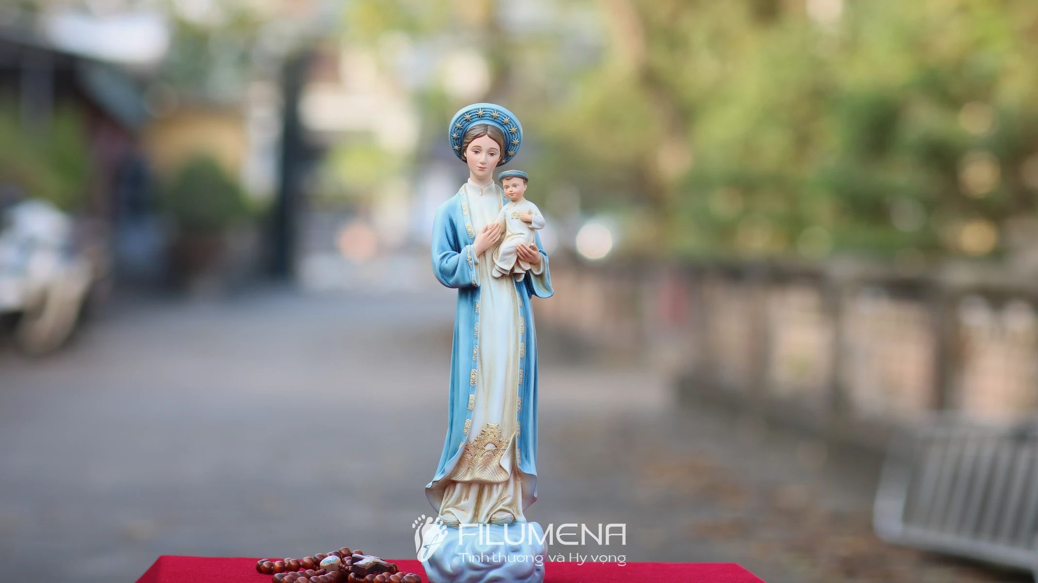 Tượng Đức Mẹ La Vang do Filumena sáng tác và hoàn thiện thủ công qua nhiều giai đoạn tinh chỉnh.
