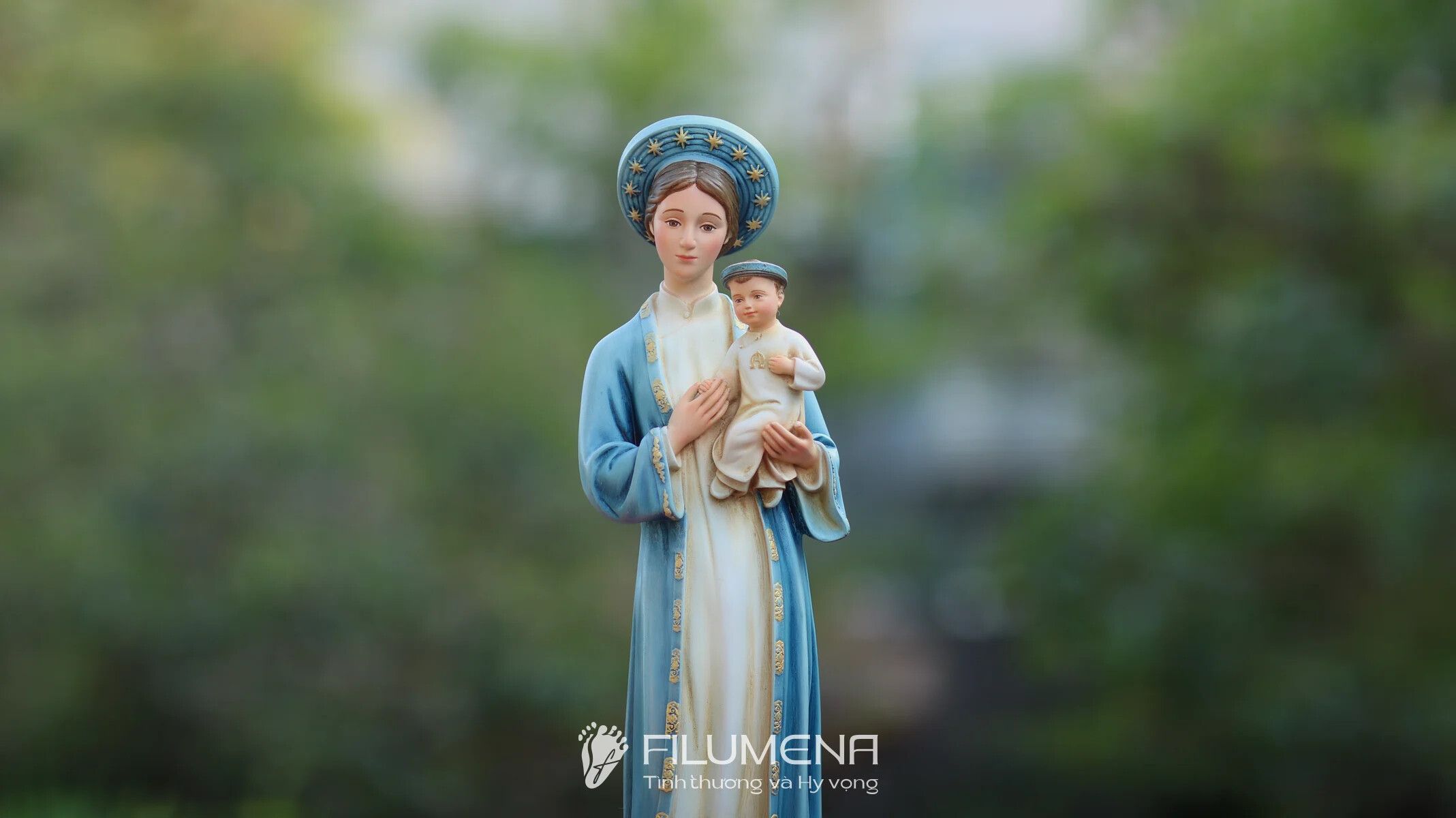 Tượng Đức Mẹ tại Hoa Kỳ. Tượng Công giáo Filumena là tượng của Tình thương và Hy vọng. Bản quyền các tác phẩm tượng Công giáo thuộc về Filumena Art, Cộng hòa Pháp. Filumena sáng tác và sản xuất nhiều mẫu tượng Công giáo khác như Bàn thờ Chúa và gia tiên, Bàn thờ Công giáo, Bàn thờ Công giáo, Tượng Đức Mẹ để xe ô tô, Tượng Đức Mẹ để xe hơi