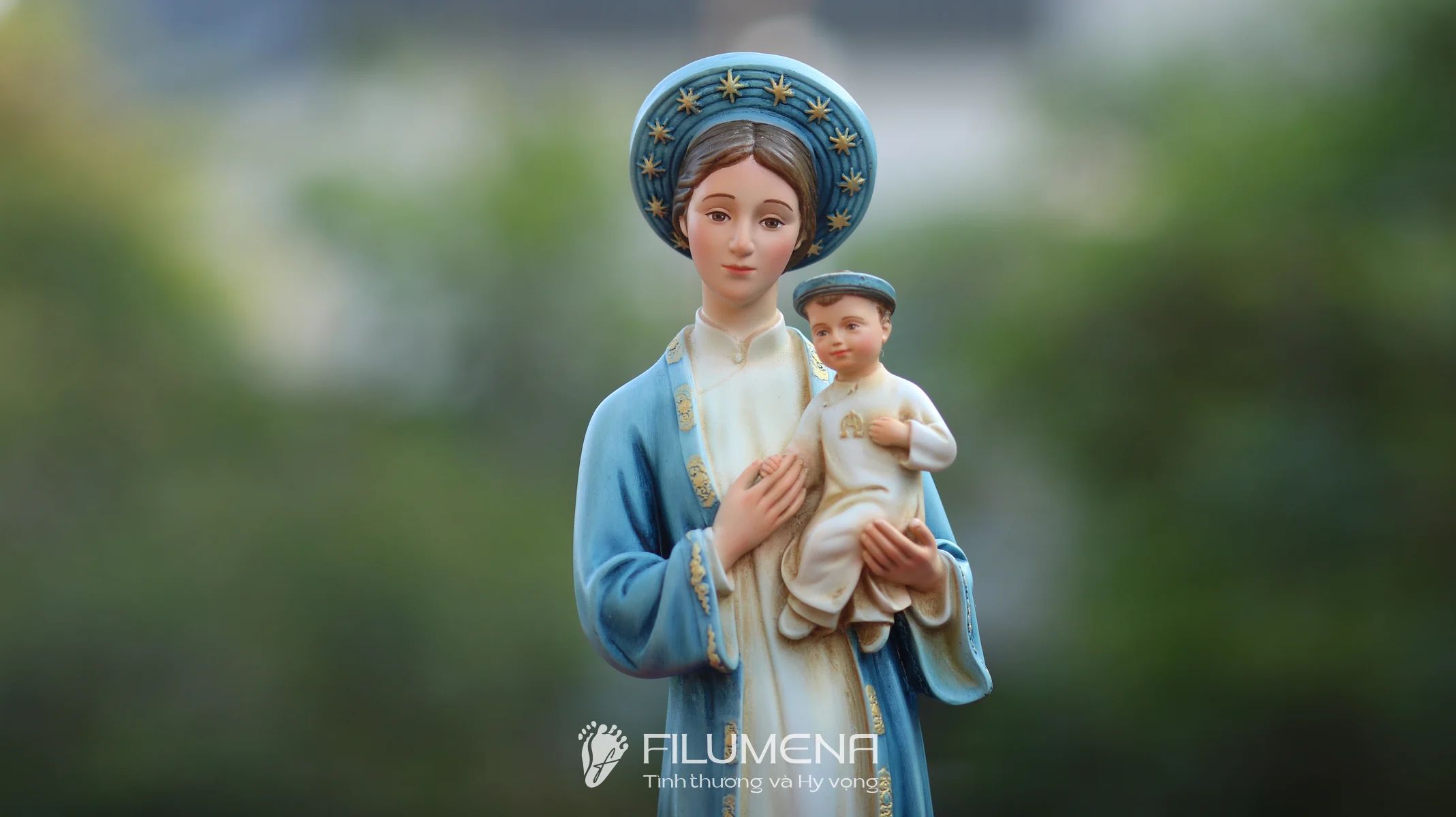 Tượng Đức Mẹ tại Mỹ. Tượng Công giáo Filumena là tượng của Tình thương và Hy vọng. Bản quyền các tác phẩm tượng Công giáo thuộc về Filumena Art, Cộng hòa Pháp. Filumena sáng tác và sản xuất nhiều mẫu tượng Công giáo khác như Tượng công giáo mini, Tượng công giáo đẹp, Bàn thờ Chúa phòng khách, Bàn thờ Công giáo phòng khách, Tượng Chúa Giáng sinh