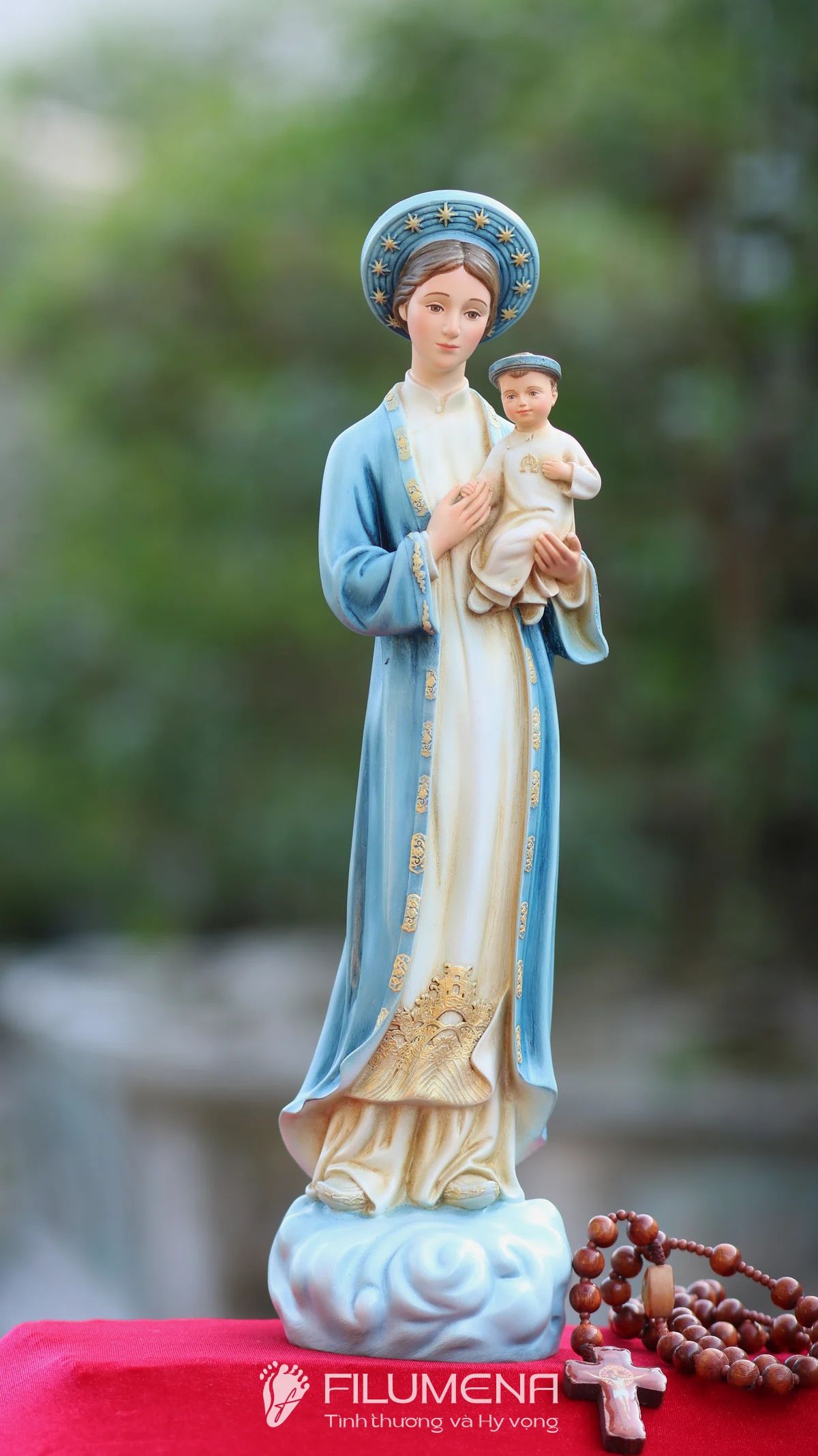 Tượng Đức Mẹ La Vang tại Đồng Nai. Tượng Công giáo Filumena là tượng của Tình thương và Hy vọng. Bản quyền các tác phẩm tượng Công giáo thuộc về Filumena Art, Cộng hòa Pháp. Filumena sáng tác và sản xuất nhiều mẫu tượng Công giáo khác như Tượng Đức Mẹ để xe ô tô, Tượng Đức Mẹ để xe hơi, Tượng Mẹ Maria, Tượng Đức Mẹ, Tượng Đức Mẹ Lộ Đức