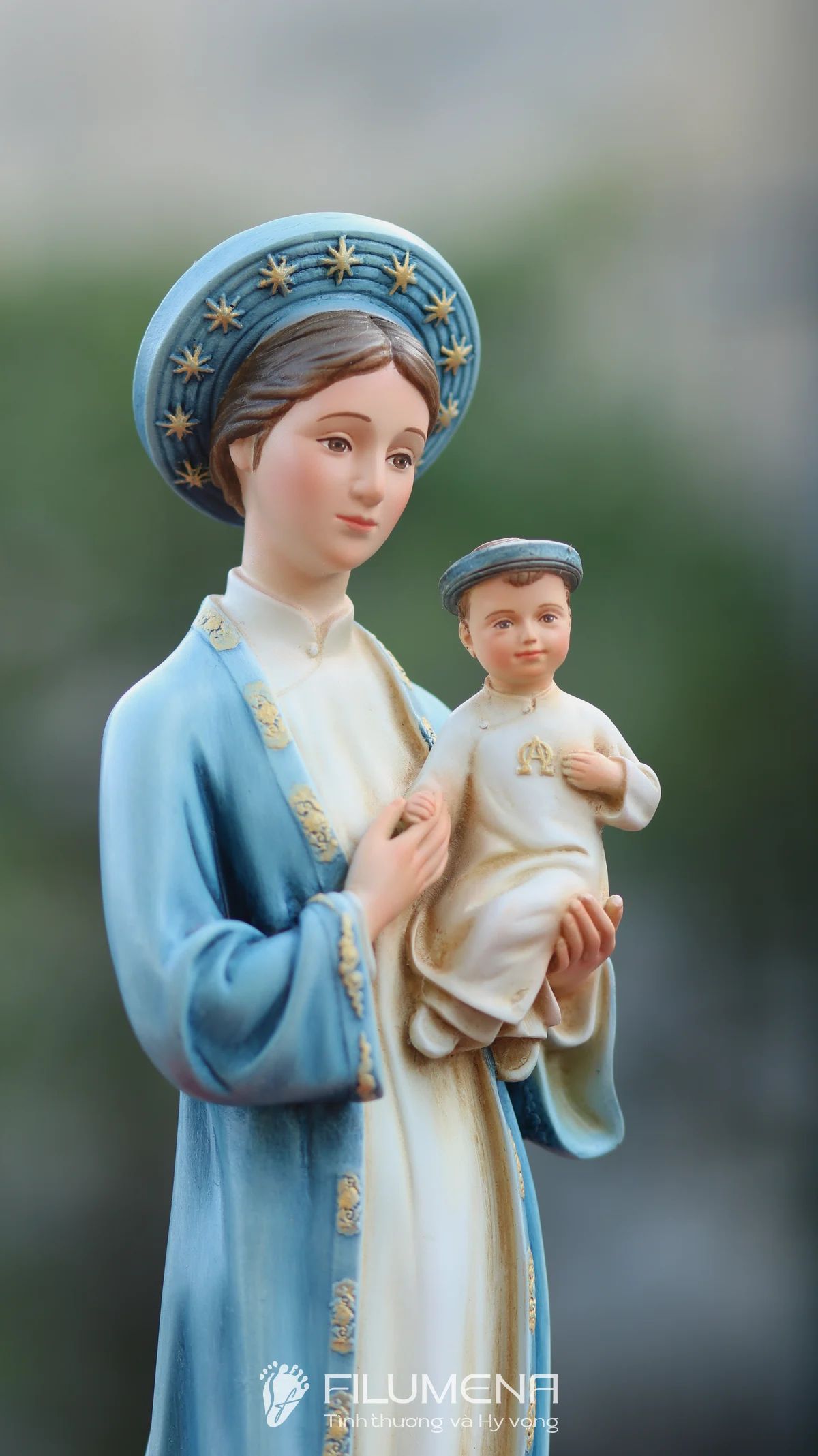 Tượng Đức Mẹ La Vang do Filumena sáng tác và hoàn thiện thủ công qua nhiều giai đoạn tinh chỉnh.