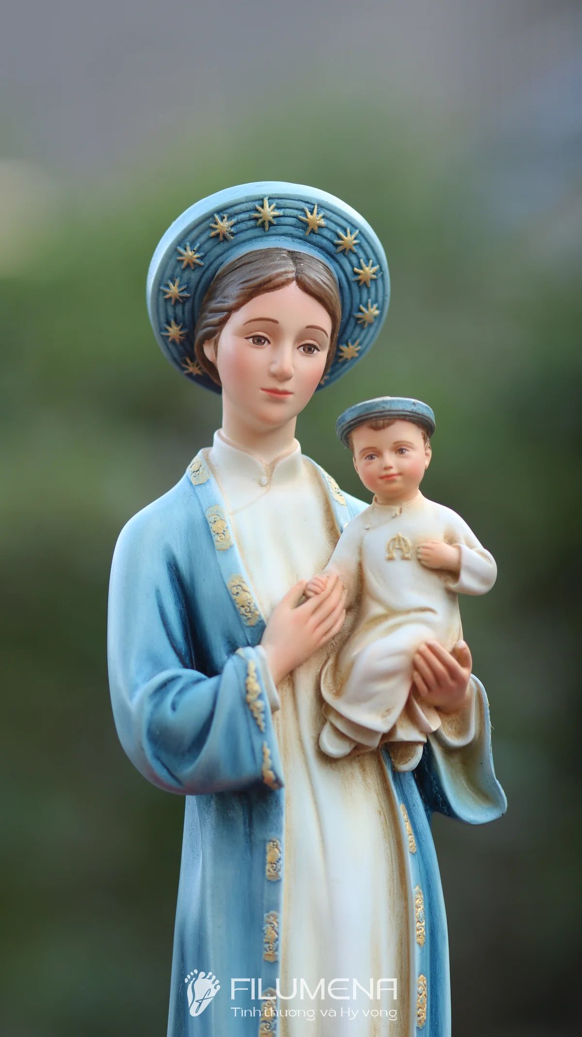 Bàn thờ Chúa phòng khách tại Đền thánh Martino Hố Nai. Tượng Công giáo Filumena là tượng của Tình thương và Hy vọng. Bản quyền các tác phẩm tượng Công giáo thuộc về Filumena Art, Cộng hòa Pháp. Filumena sáng tác và sản xuất nhiều mẫu tượng Công giáo khác như Tượng công giáo đẹp, Tượng công giáo mini, Tượng Chúa Giê-su, Tượng Chúa, Tượng Đức Mẹ Ban Ơn