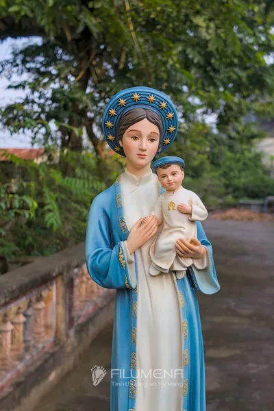 Tượng Đức Mẹ La Vang 50 cm ngoài trời với sắc xanh dịu và hoa văn vàng