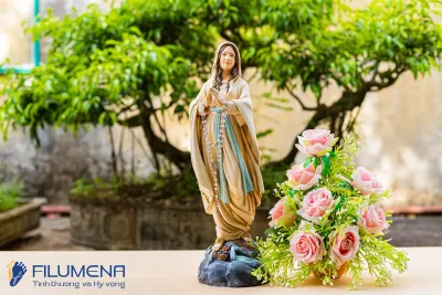 Cận cảnh Tượng Đức Mẹ Lộ Đức với đường nét trang nghiêm của Filumena