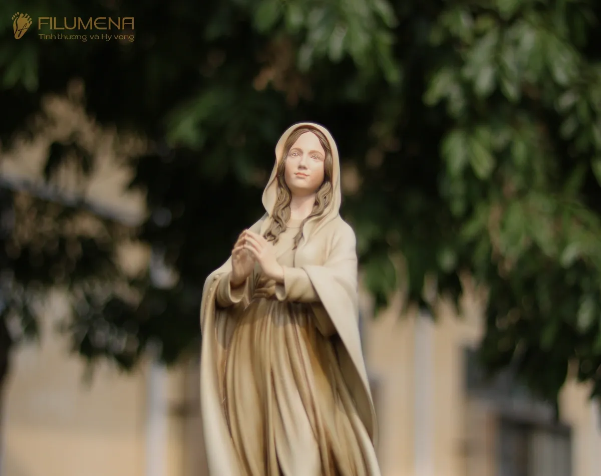 Tượng Đức Mẹ Lộ Đức tại Đắk Lắk. Tượng Công Giáo Filumena được sáng tác bởi các nghệ sĩ Filumena. Mỗi tác phẩm đều là đóng góp của quý vị cho các việc bác ái. Tượng làm bằng chất liệu bột đá tự nhiên và resin, có đủ các kích thước từ 15, 20 cm tới 1m và lớn hơn nữa.
