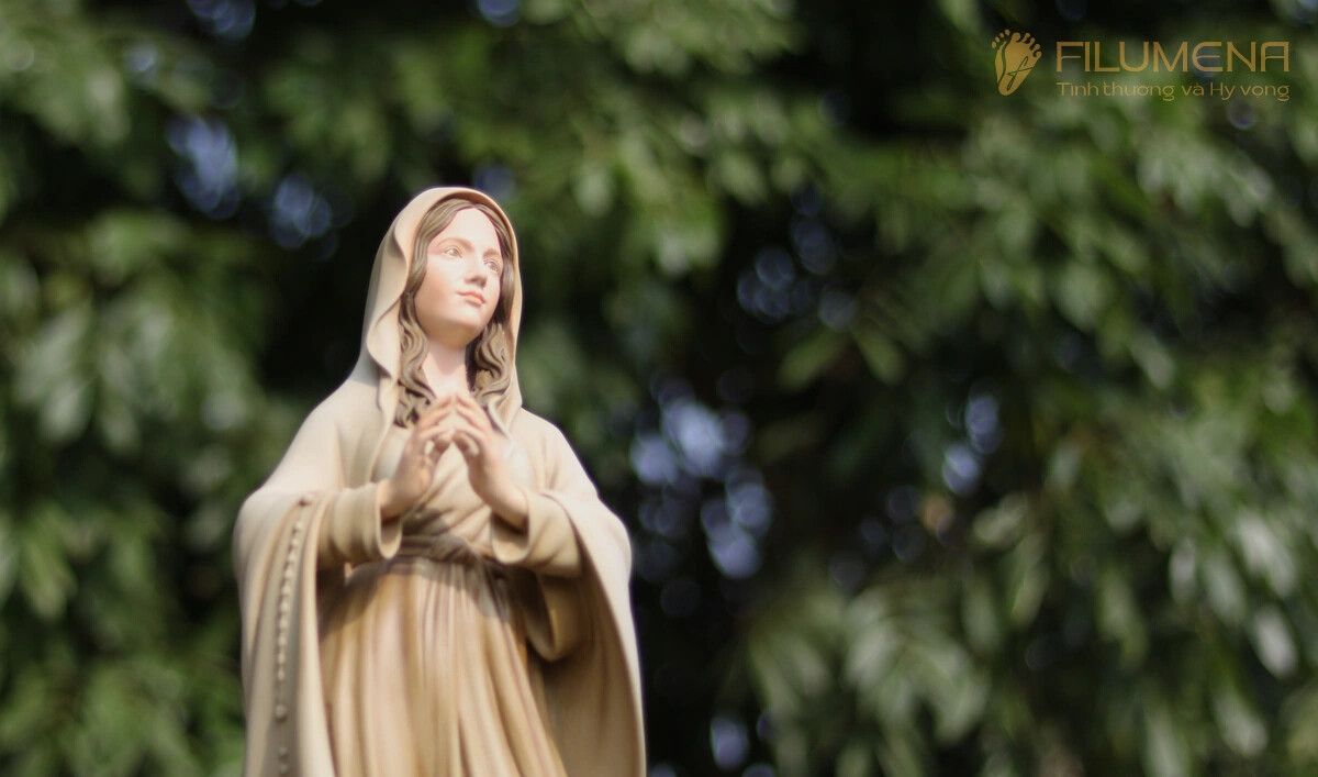 Tượng Đức Mẹ Lộ Đức tại TGP. Sài Gòn. Tượng Công giáo Filumena là tượng của Tình thương và Hy vọng. Bản quyền các tác phẩm tượng Công giáo thuộc về Filumena Art, Cộng hòa Pháp. Filumena sáng tác và sản xuất nhiều mẫu tượng Công giáo khác như Tượng công giáo đẹp, Tượng công giáo mini, Tượng chuộc tội, Tượng chịu nạn, Tượng Chúa Giê-su