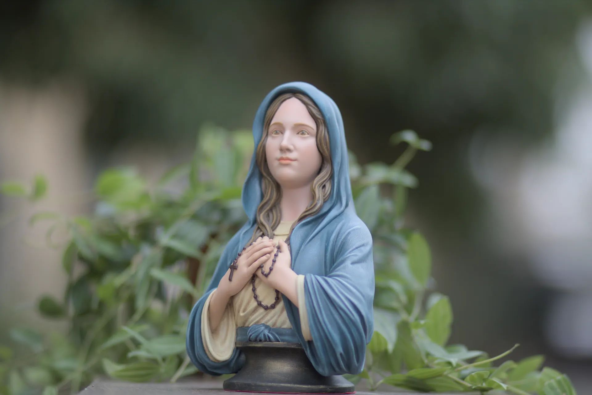 Tượng Đức Mẹ có thể là món quà mừng bổn mạng rất ý nghĩa khi được chọn đúng với người nhận và bối cảnh tặng