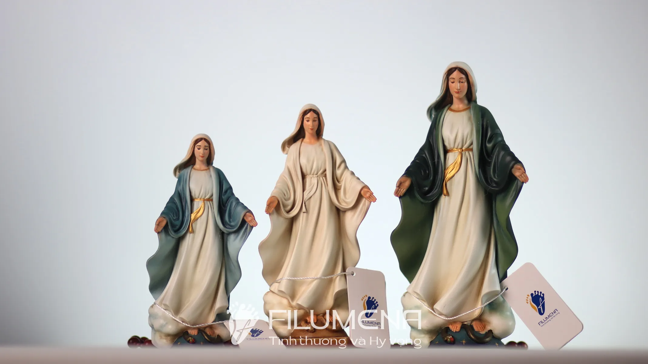 Tượng Đức Mẹ Fatima tại Nhà sách Đức Bà Hòa Bình Sài Gòn