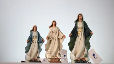 Tượng Đức Mẹ Ban Ơn trong bố cục phù hợp với góc cầu nguyện kính Đức Mẹ