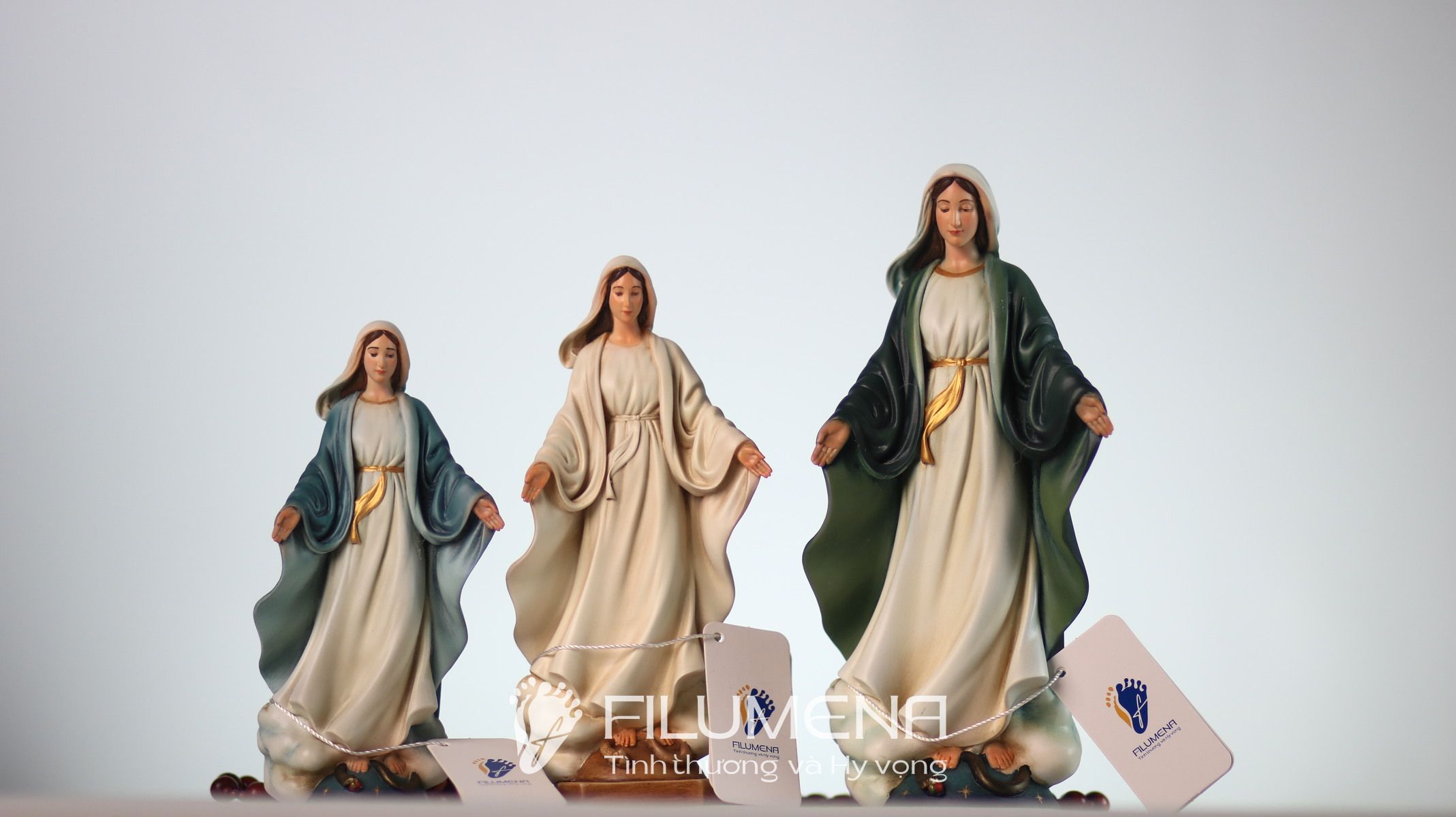 Tượng Đức Mẹ Ban Ơn cao 20 cm màu xanh da trời cho góc cầu nguyện tại gia