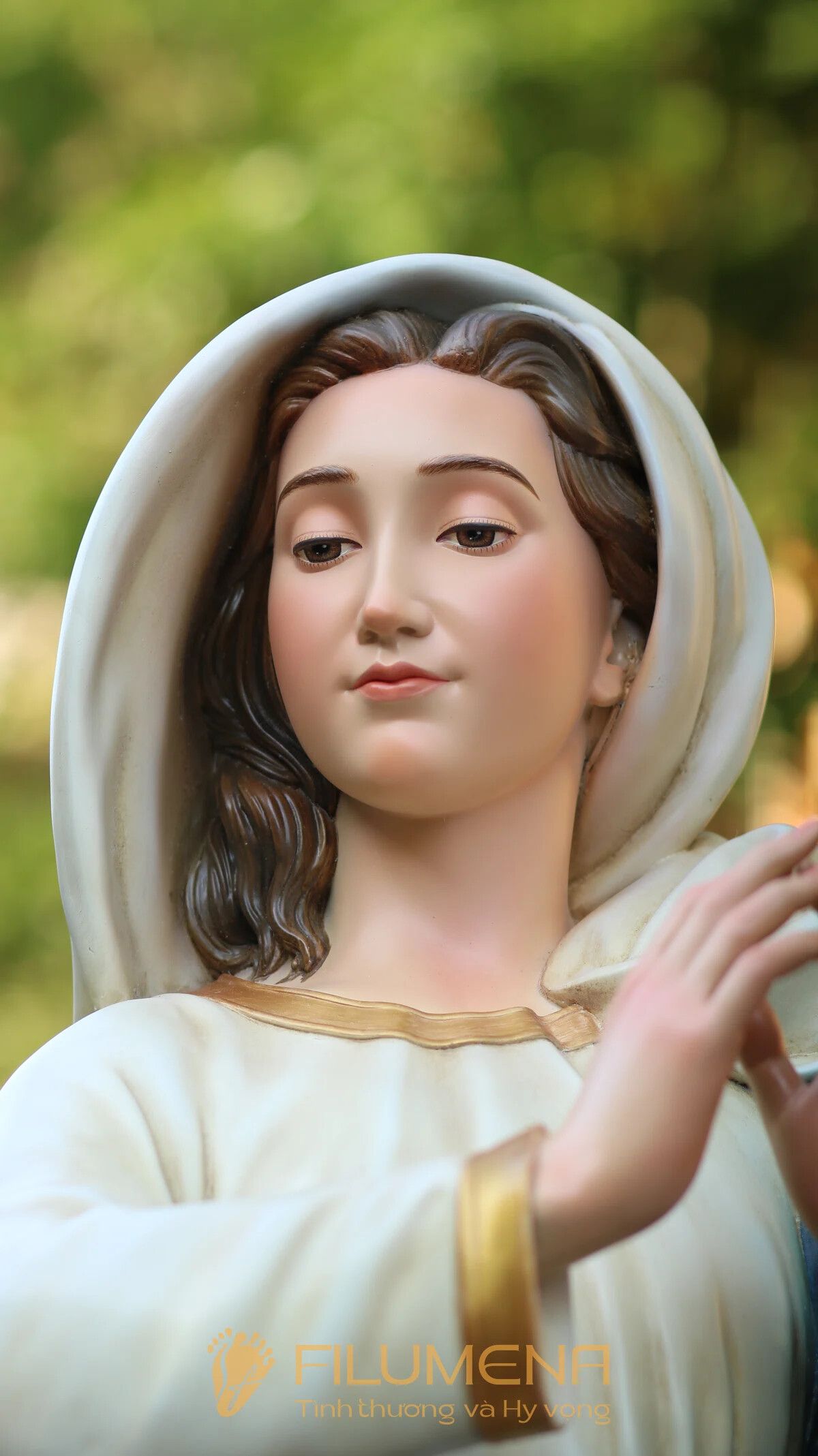 Tượng Đức Mẹ tại Hoa Kỳ. Tượng Công giáo Filumena là tượng của Tình thương và Hy vọng. Bản quyền các tác phẩm tượng Công giáo thuộc về Filumena Art, Cộng hòa Pháp. Filumena sáng tác và sản xuất nhiều mẫu tượng Công giáo khác như Bàn thờ Chúa và gia tiên, Bàn thờ Công giáo, Bàn thờ Công giáo, Tượng Đức Mẹ để xe ô tô, Tượng Đức Mẹ để xe hơi