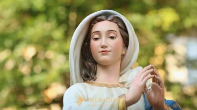 Mẫu Tượng Đức Mẹ nhìn gần để đánh giá nét mặt và phần đế