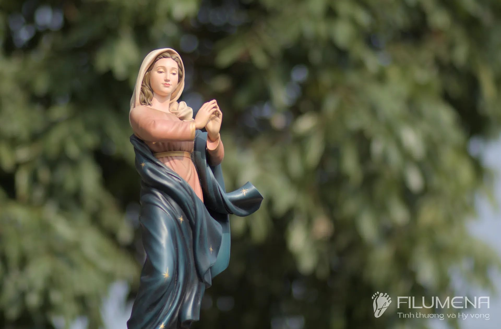 Tượng Đức Mẹ Vô Nhiễm Nguyên Tội cao 60 cm, tác phẩm của Filumena