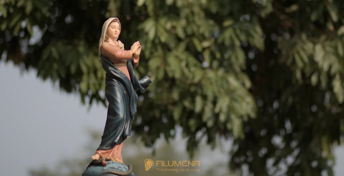 Bàn thờ Chúa tại Đắk Lắk. Tượng Công Giáo Filumena được sáng tác bởi các nghệ sĩ Filumena. Mỗi tác phẩm đều là đóng góp của quý vị cho các việc bác ái. Tượng làm bằng chất liệu bột đá tự nhiên và resin, có đủ các kích thước từ 15, 20 cm tới 1m và lớn hơn nữa.