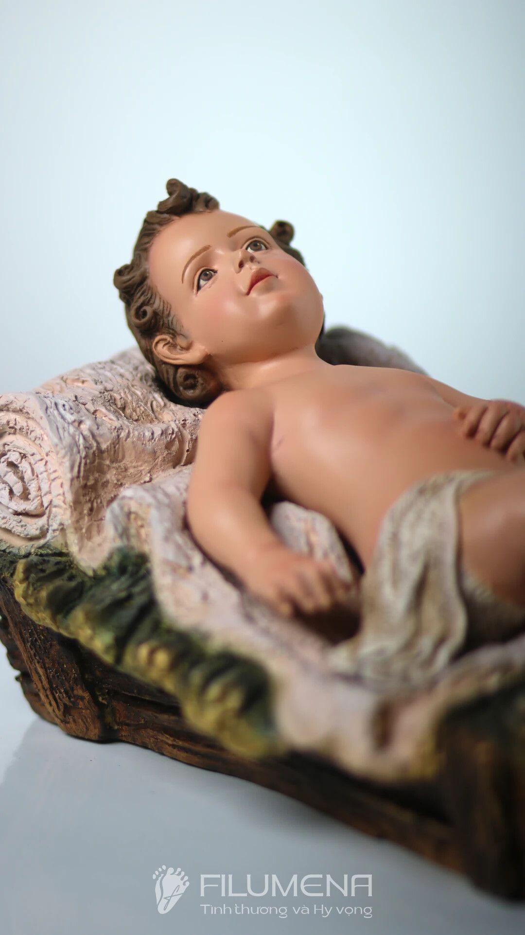 Tượng Chúa Giáng sinh tại Phát Diệm. Tượng Công giáo Filumena là tượng của Tình thương và Hy vọng. Bản quyền các tác phẩm tượng Công giáo thuộc về Filumena Art, Cộng hòa Pháp. Filumena sáng tác và sản xuất nhiều mẫu tượng Công giáo khác như Bàn thờ Chúa và gia tiên, Bàn thờ Công giáo, Bàn thờ Công giáo, Tượng Đức Mẹ để xe ô tô, Tượng Đức Mẹ để xe hơi
