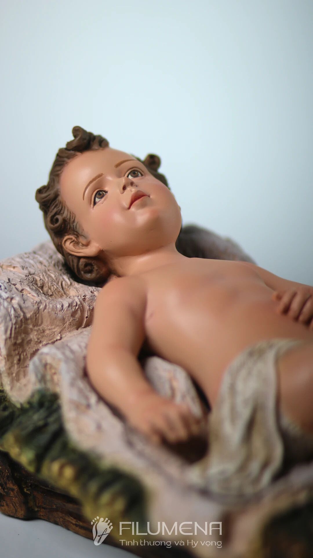 Tượng Chúa Giáng sinh tại Phát Diệm. Tượng Công giáo Filumena là tượng của Tình thương và Hy vọng. Bản quyền các tác phẩm tượng Công giáo thuộc về Filumena Art, Cộng hòa Pháp. Filumena sáng tác và sản xuất nhiều mẫu tượng Công giáo khác như Bàn thờ Chúa và gia tiên, Bàn thờ Công giáo, Bàn thờ Công giáo, Tượng Đức Mẹ để xe ô tô, Tượng Đức Mẹ để xe hơi