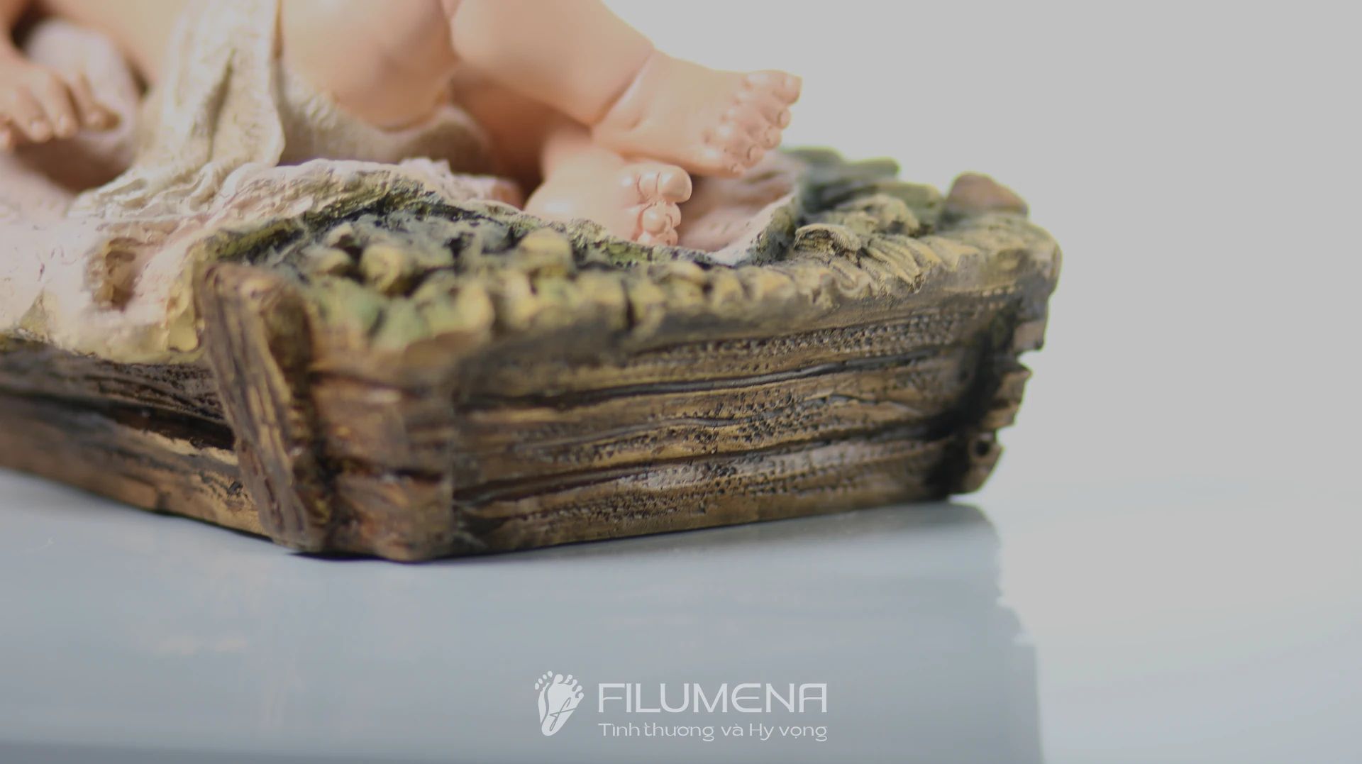Tượng Chúa Giáng sinh tại Đồng Nai. Tượng Công giáo Filumena là tượng của Tình thương và Hy vọng. Bản quyền các tác phẩm tượng Công giáo thuộc về Filumena Art, Cộng hòa Pháp. Filumena sáng tác và sản xuất nhiều mẫu tượng Công giáo khác như Tượng Đức Mẹ Lộ Đức, Tượng Đức Mẹ Fatima, Tượng Đức Mẹ Ban Ơn, Tượng Chúa, Tượng Chúa Giê-su