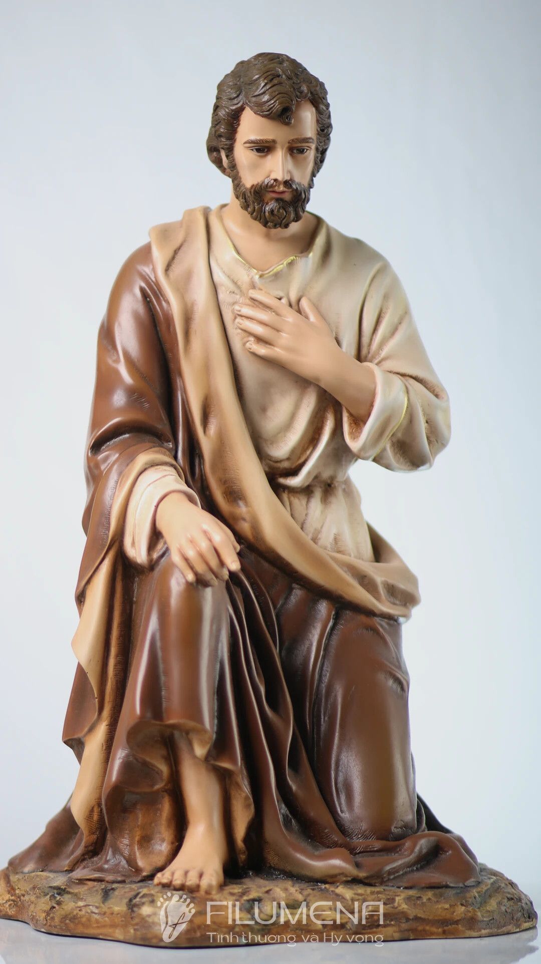 Tượng Chúa Giáng sinh tại Phát Diệm. Tượng Công giáo Filumena là tượng của Tình thương và Hy vọng. Bản quyền các tác phẩm tượng Công giáo thuộc về Filumena Art, Cộng hòa Pháp. Filumena sáng tác và sản xuất nhiều mẫu tượng Công giáo khác như Bàn thờ Chúa và gia tiên, Bàn thờ Công giáo, Bàn thờ Công giáo, Tượng Đức Mẹ để xe ô tô, Tượng Đức Mẹ để xe hơi